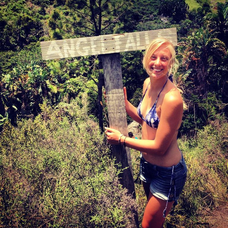Ostello Jungle Monkey Backpackers Port Saint Johnʼs Esterno foto